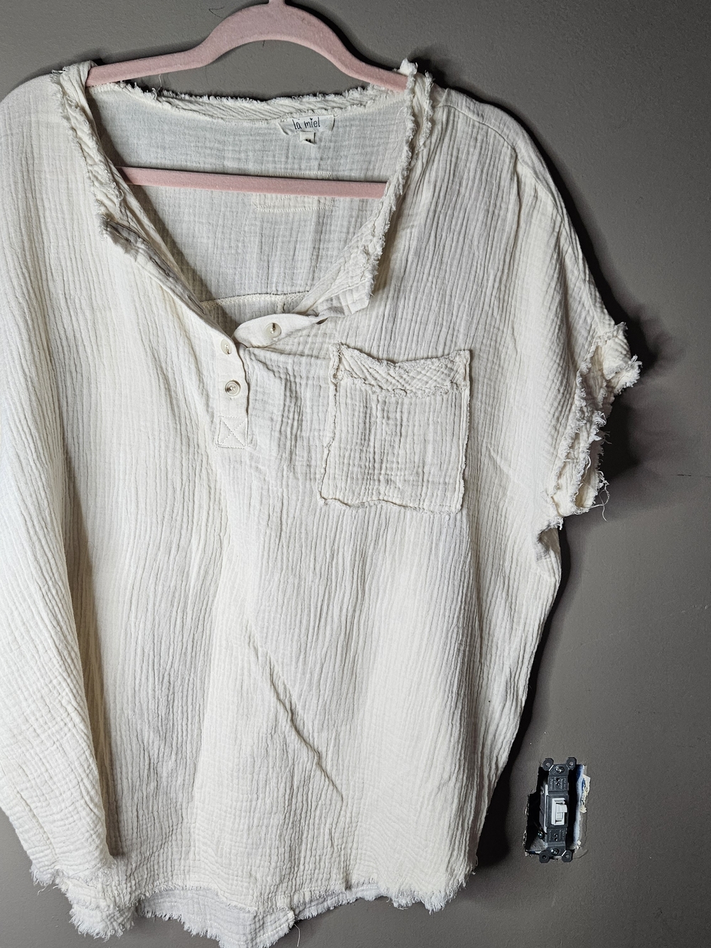 Light Cream Women's Gauze Pocket Henley Top La Miel Size M Ptp 27" Length 27"